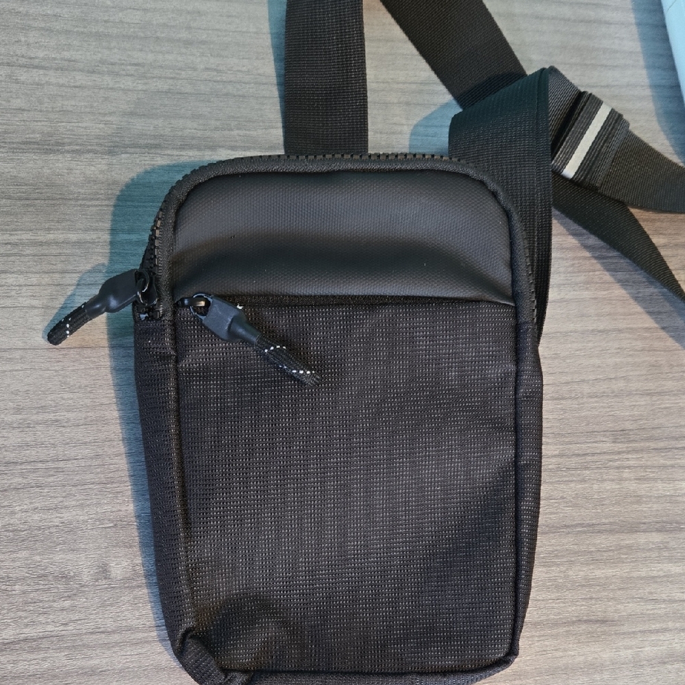 Black Sling Bag With Adjustable Strap New Without Tags Unisex Women Men NWOT